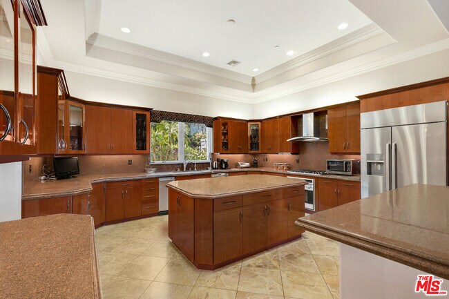 Building Photo - 18047 Karen Dr