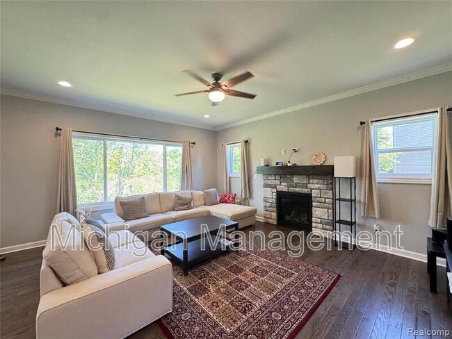 Building Photo - 6149 Woodridge Ln
