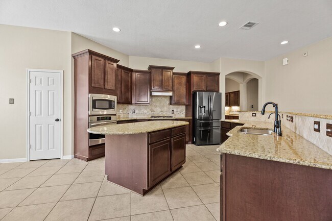 Building Photo - 4713 La Escalona Dr