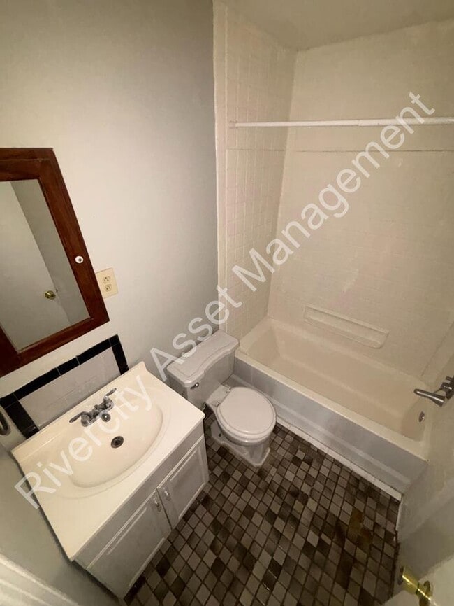 Building Photo - This Beautiful 4-Bed 2-Full Bath Home is Ready for Move In!!!! SECTION 8 WELCOMED