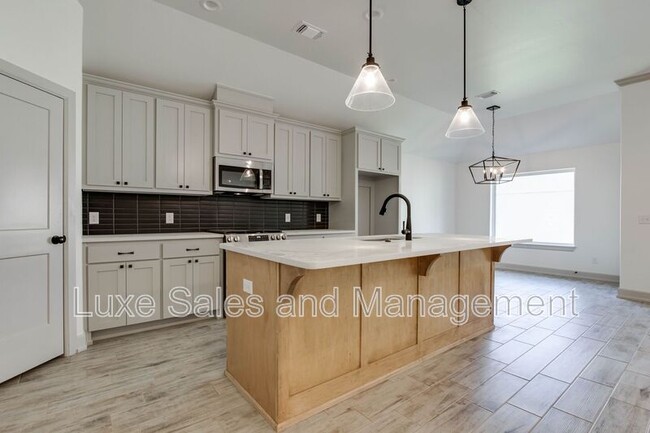 Building Photo - 6133 Frankie Lynn Ln