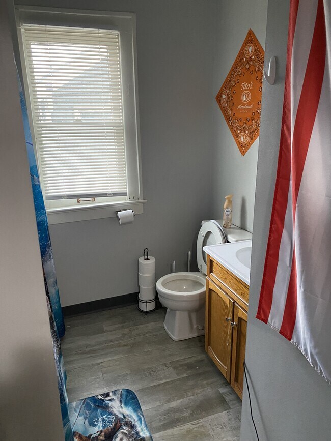 Building Photo - 87 E 15th St