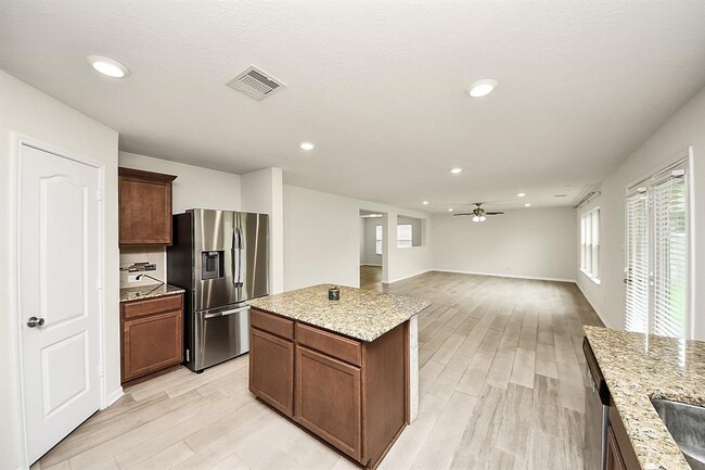 Building Photo - 3302 Regal Park Ln