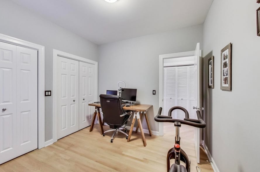 Building Photo - 2627 W Belmont Ave