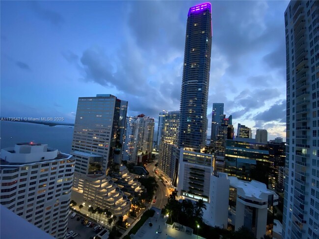 Building Photo - 950 Brickell Bay Dr