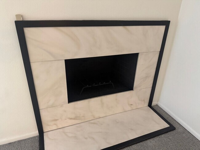 Building Photo - BEAUTIFUL 2 STORY CONDO IN THE CAMPUS COMM...