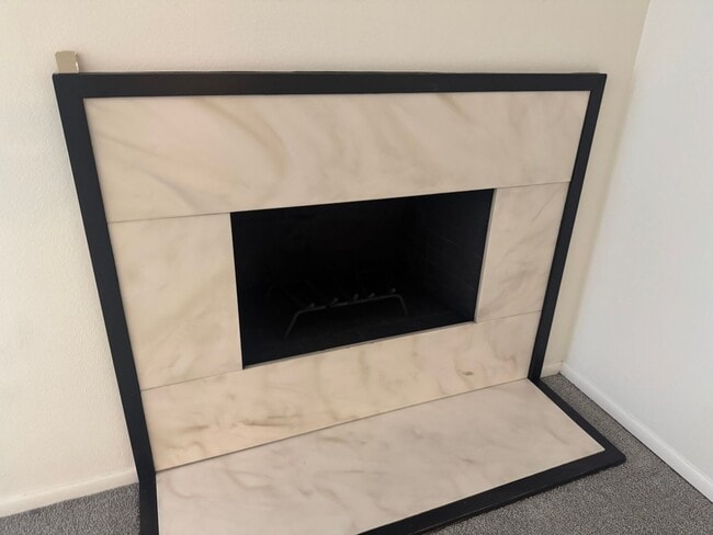 Building Photo - BEAUTIFUL 2 STORY CONDO IN THE CAMPUS COMMONS AREA!