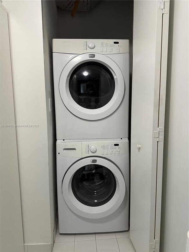 Building Photo - 690 SW 1st Ct