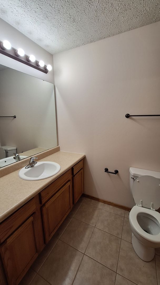 Building Photo - Make This House Your New Home For The New Year