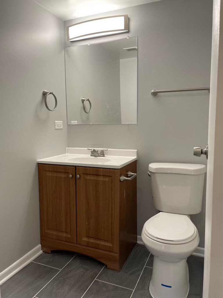 Building Photo - 2252 Abbeywood Dr