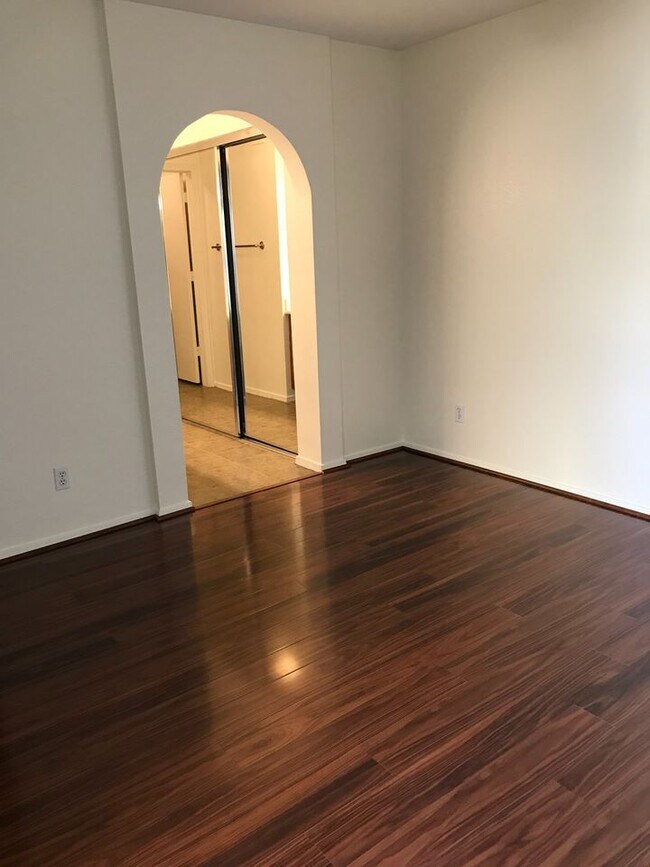 Primary Bedroom and En Suite Bathroom - 1880 E Morten Ave