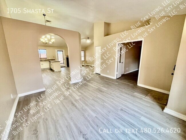 Building Photo - 1705 Shasta St