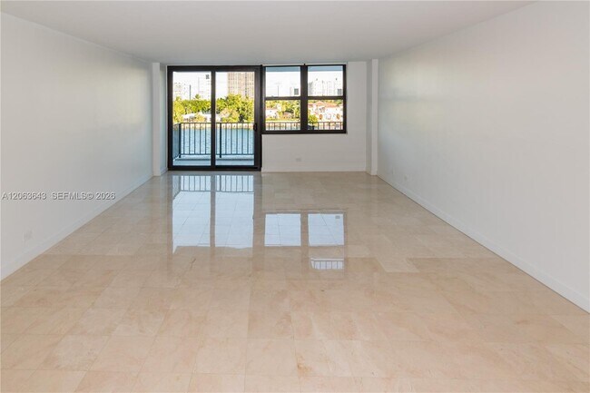 Building Photo - 10101 E Bay Harbor Dr