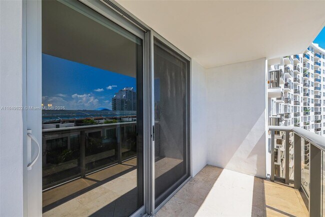 Building Photo - 6039 Collins Ave