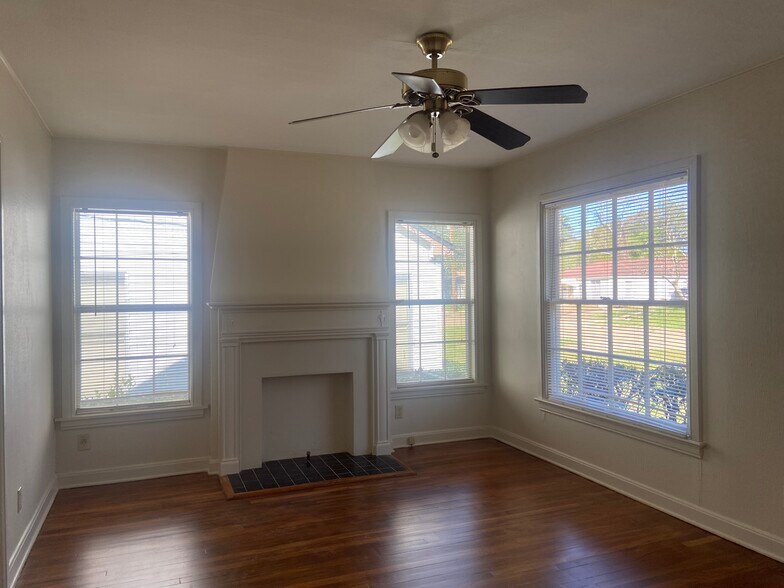 Building Photo - 147 E Elmwood St