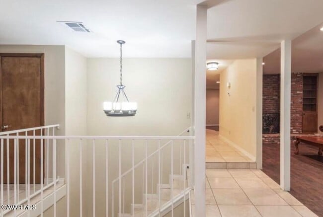 Building Photo - 1055 Lakeview Dr