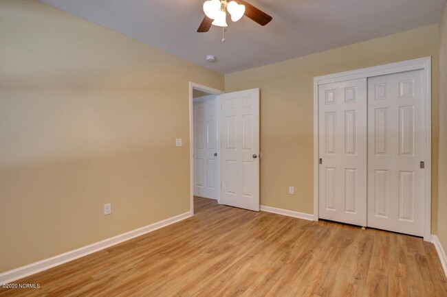 Building Photo - 2251 Onslow Dr