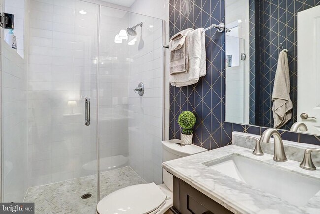 Building Photo - 3937 Davis Pl NW