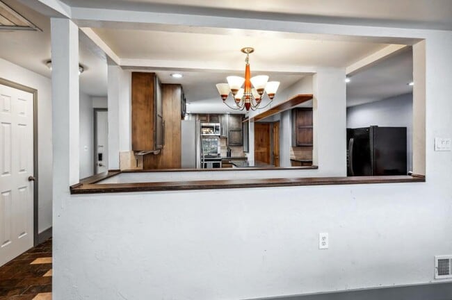 Building Photo - 151 S Ames St