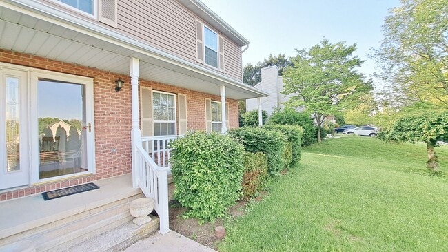 Building Photo - 3 Bed / 3 Bath Single Family Home