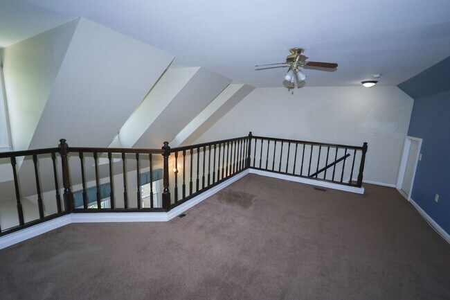 Building Photo - Great Townhouse in Fairwoods