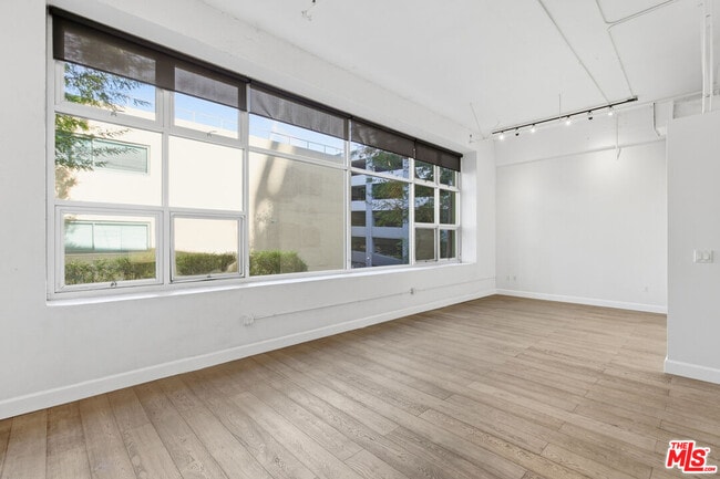 Building Photo - 1130 Flower St