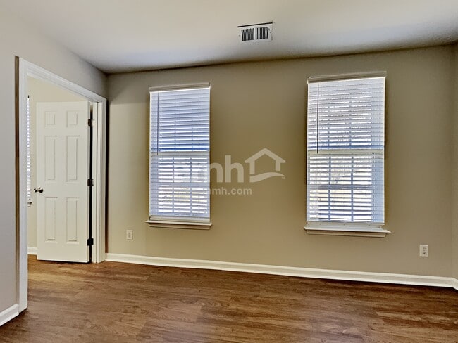 Building Photo - 113 Barrington Dr