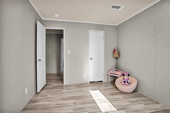 Building Photo - 595 County Rd 2218