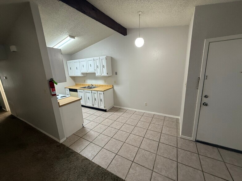 Building Photo - 828 Hardy Springs Cir