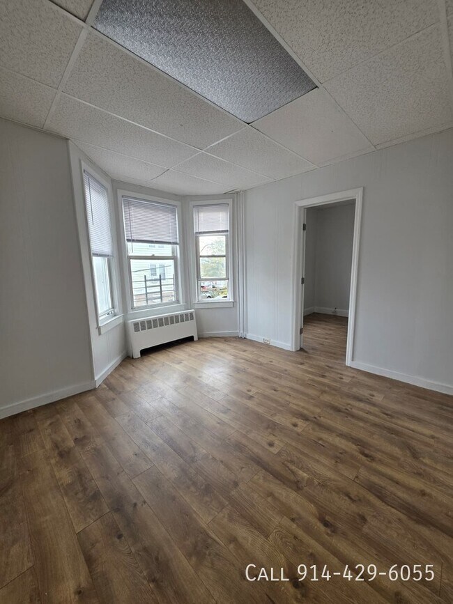 Primary Photo - 143 Voss Ave