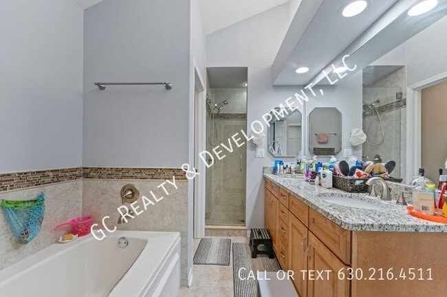 Building Photo - 100 Chatsworth Cir