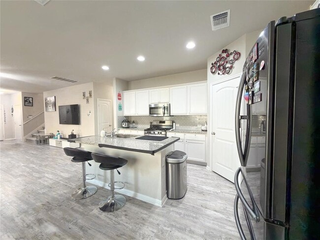 Building Photo - 3049 Blantyre Bnd