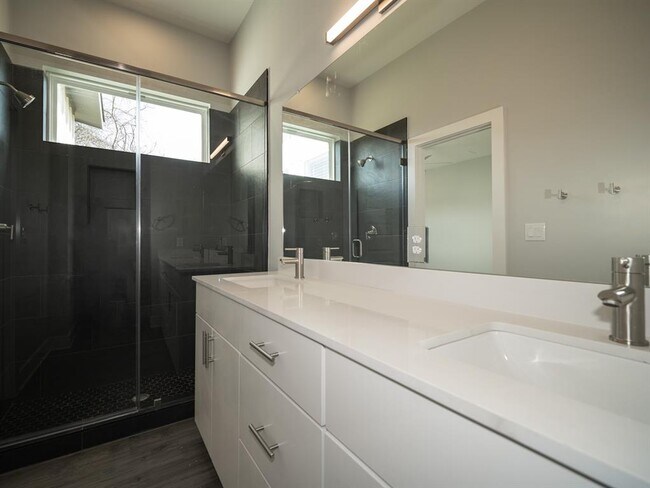 Building Photo - 120 Kimble Ln