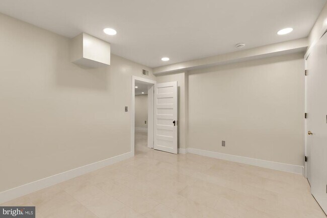 Building Photo - 2137 R St NW