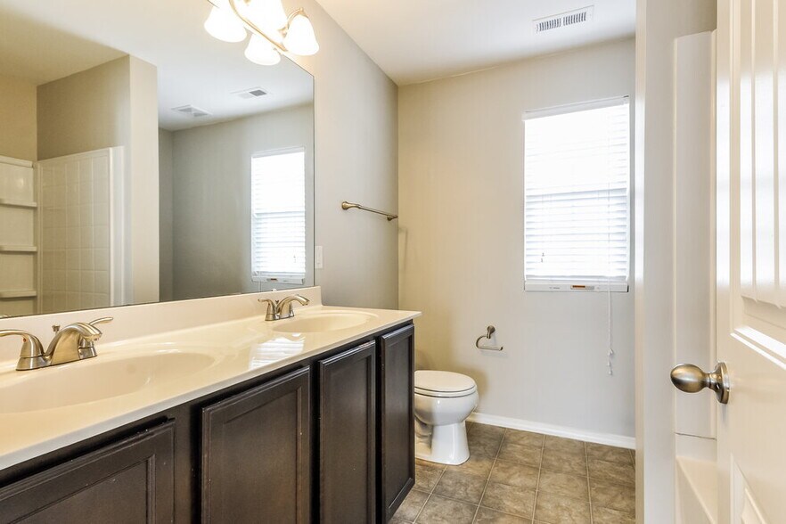Building Photo - 547 Kerriann Ln