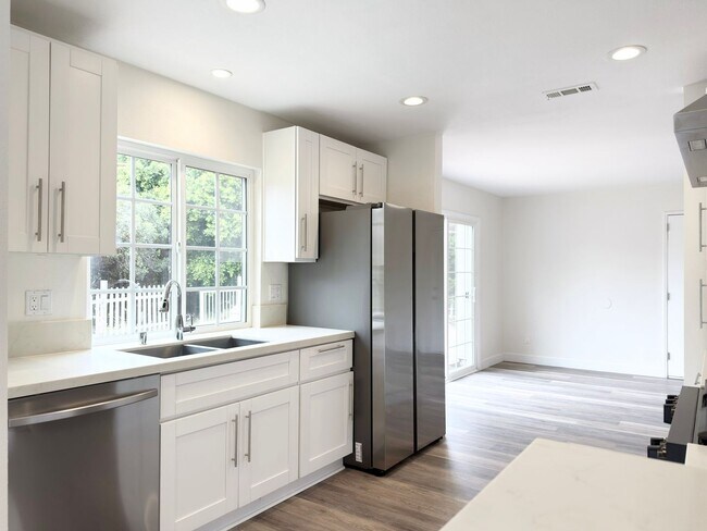 Building Photo - Charming Single Level in Carlsbad!