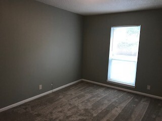 Building Photo - Newly renovated Unit Close to Downtown!