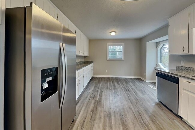 Building Photo - 3932 Fairington Dr