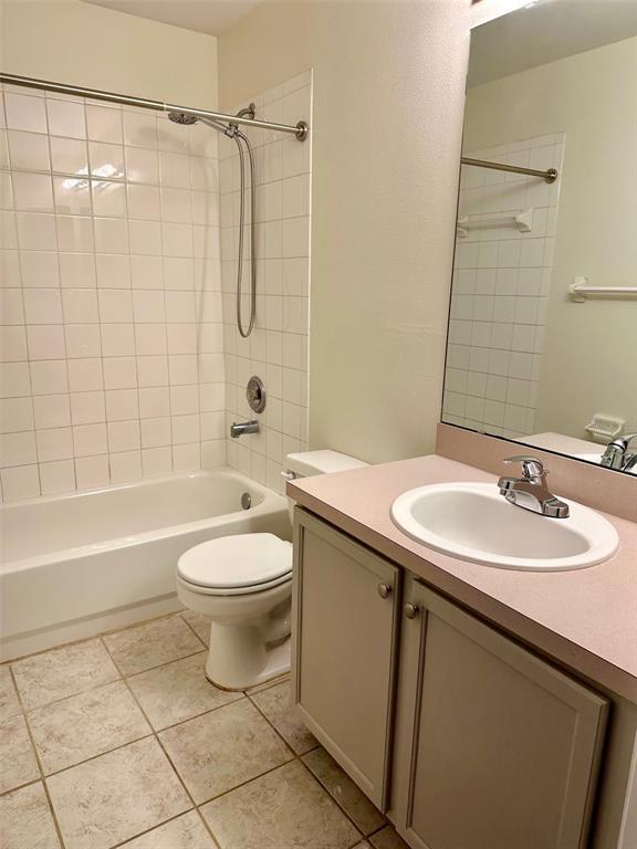 Building Photo - 579 Rouzer St