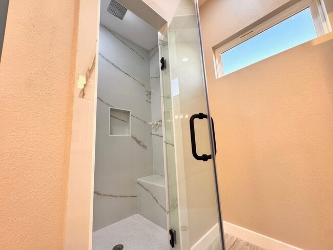 Building Photo - 6702 El Bosal Ln
