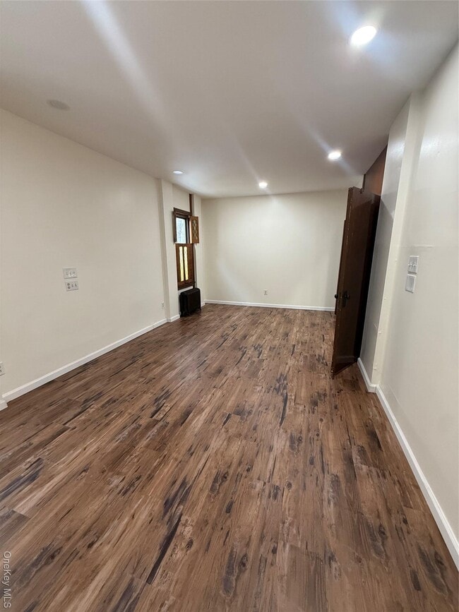 Building Photo - 173 Mansion St