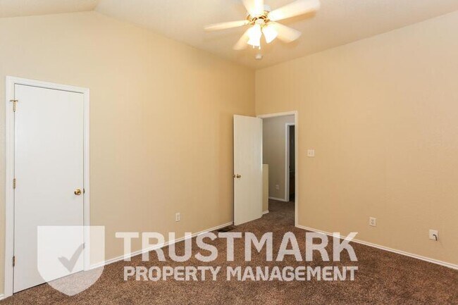 Building Photo - 4403 B Abigail