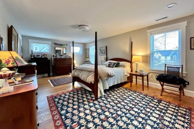 Building Photo - 9 Sherman St