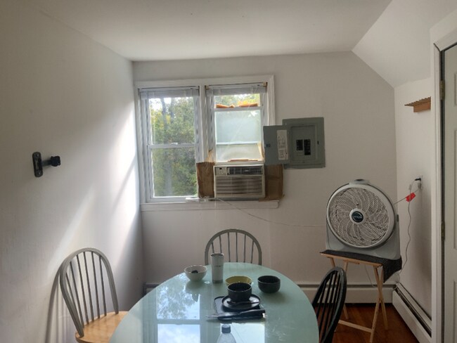 Building Photo - Renovated Beautiful 2BR Near Yale - Science Hill