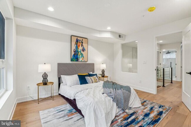 Building Photo - 1106 N Bodine St