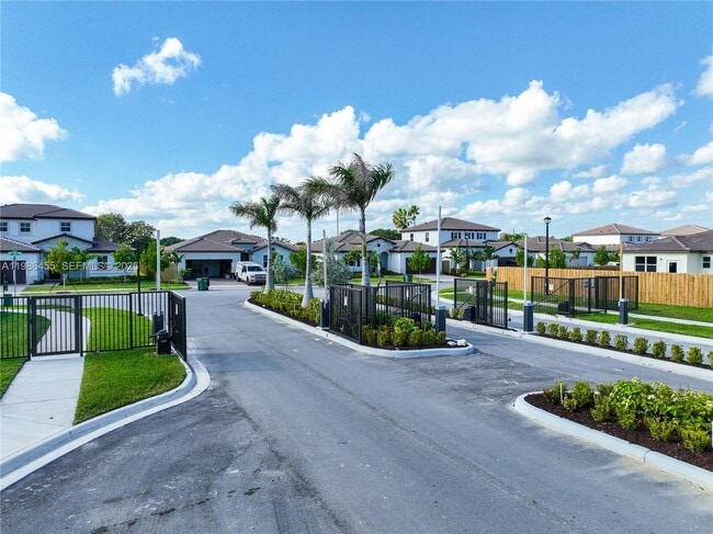 Building Photo - 2333 SE 28th St