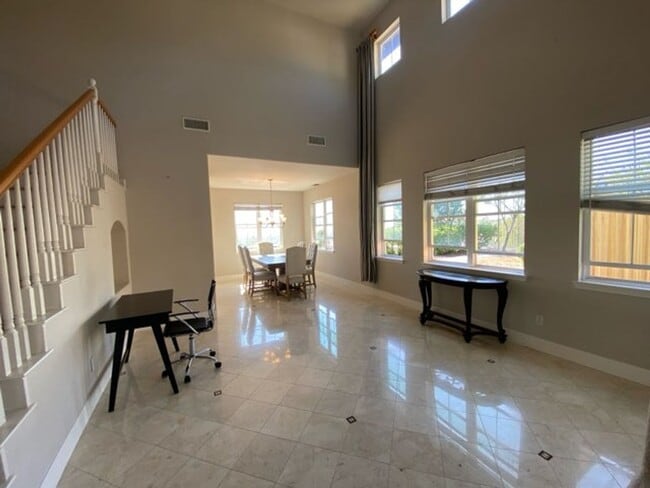Building Photo - Great 5 Bd/3Bth in the San Marcos Santa Fe...