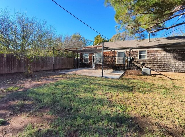 Building Photo - Updated 4 bedroom 1 bath home AVAILABLE NOW!!