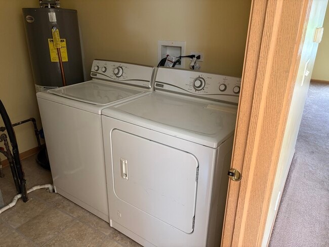 Building Photo - 250 S Alder Creek Dr