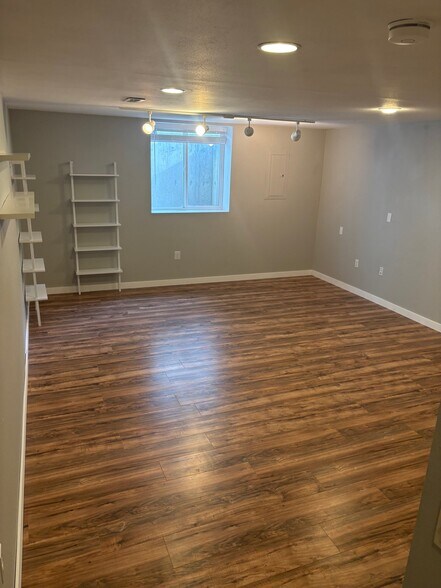 Building Photo - 1305 N Stevenson Rd